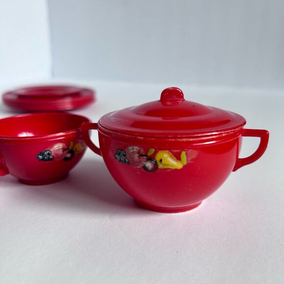 Vintage Childrens Plastic Red Tea Set with Decal By Eegee 9 Pieces Only - Picture 12 of 12